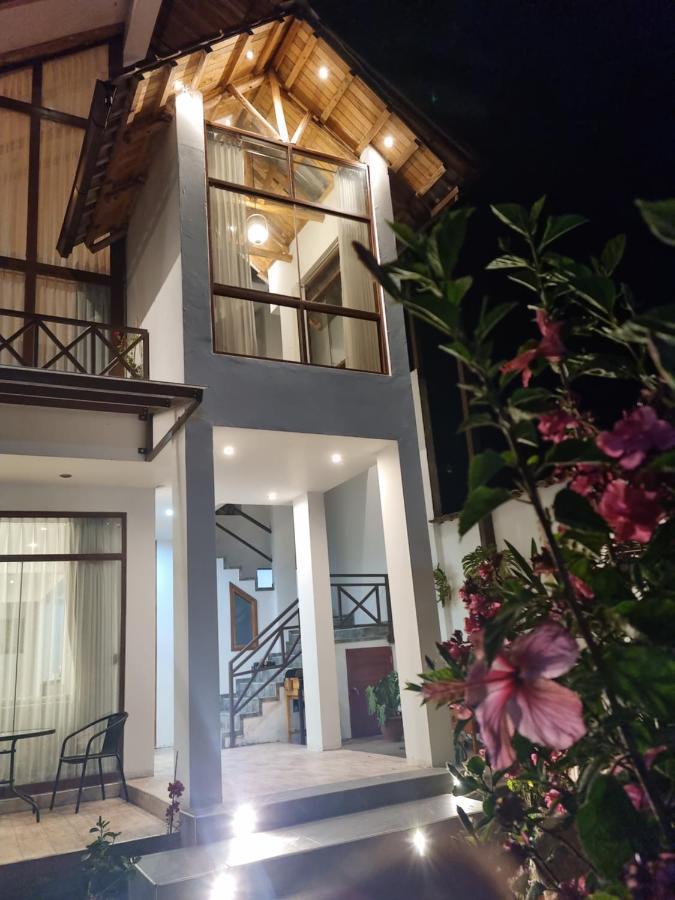 Flores De La Villa Huayoccare Extérieur photo
